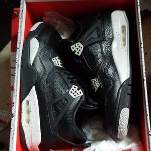 Jordan 4s